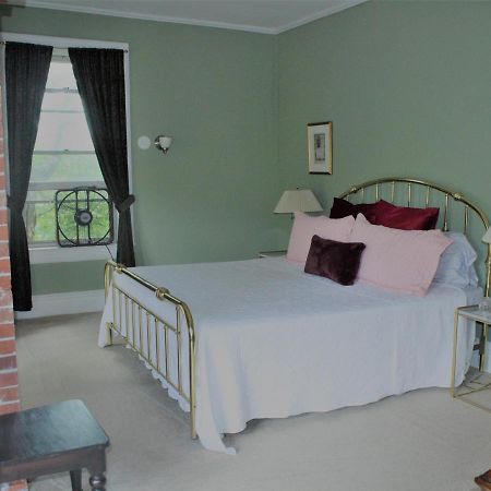 Franklin Manor Bed And Breakfast Саранак Лейк Екстериор снимка
