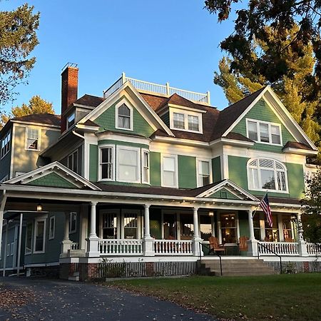 Franklin Manor Bed And Breakfast Саранак Лейк Екстериор снимка