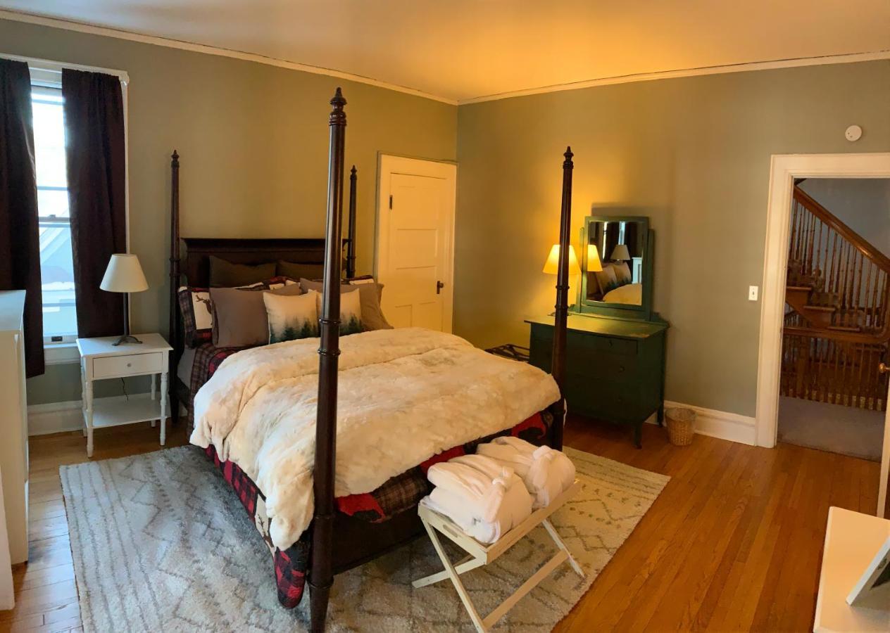 Franklin Manor Bed And Breakfast Саранак Лейк Екстериор снимка