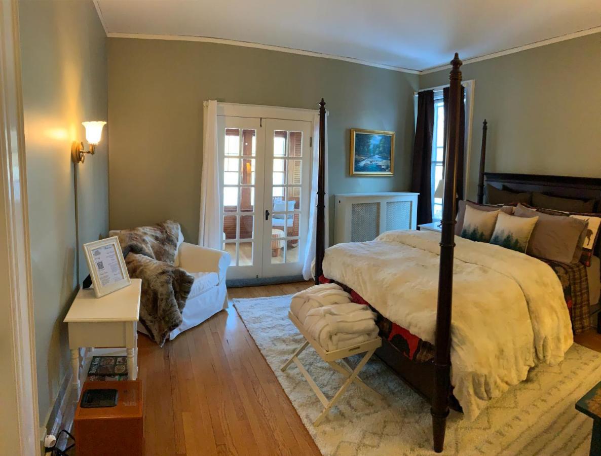 Franklin Manor Bed And Breakfast Саранак Лейк Екстериор снимка
