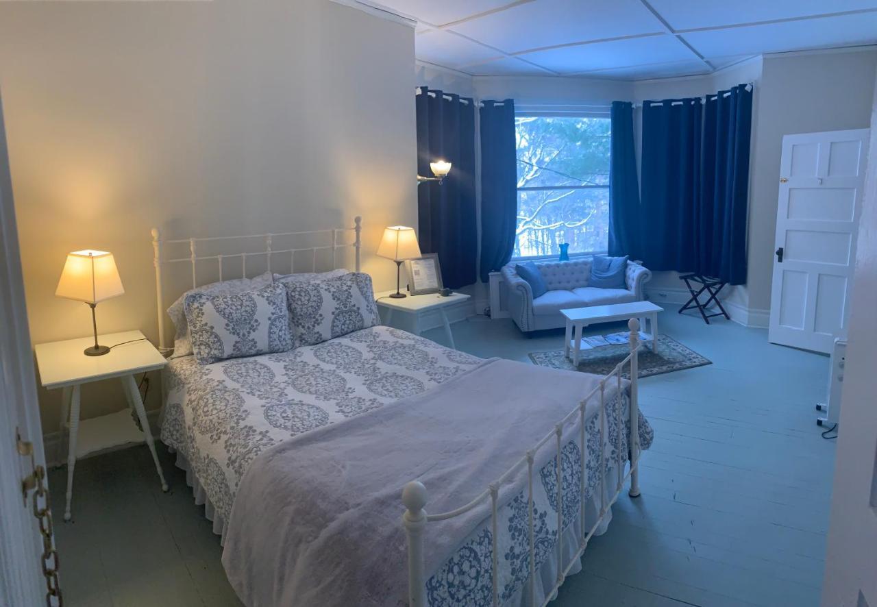 Franklin Manor Bed And Breakfast Саранак Лейк Екстериор снимка