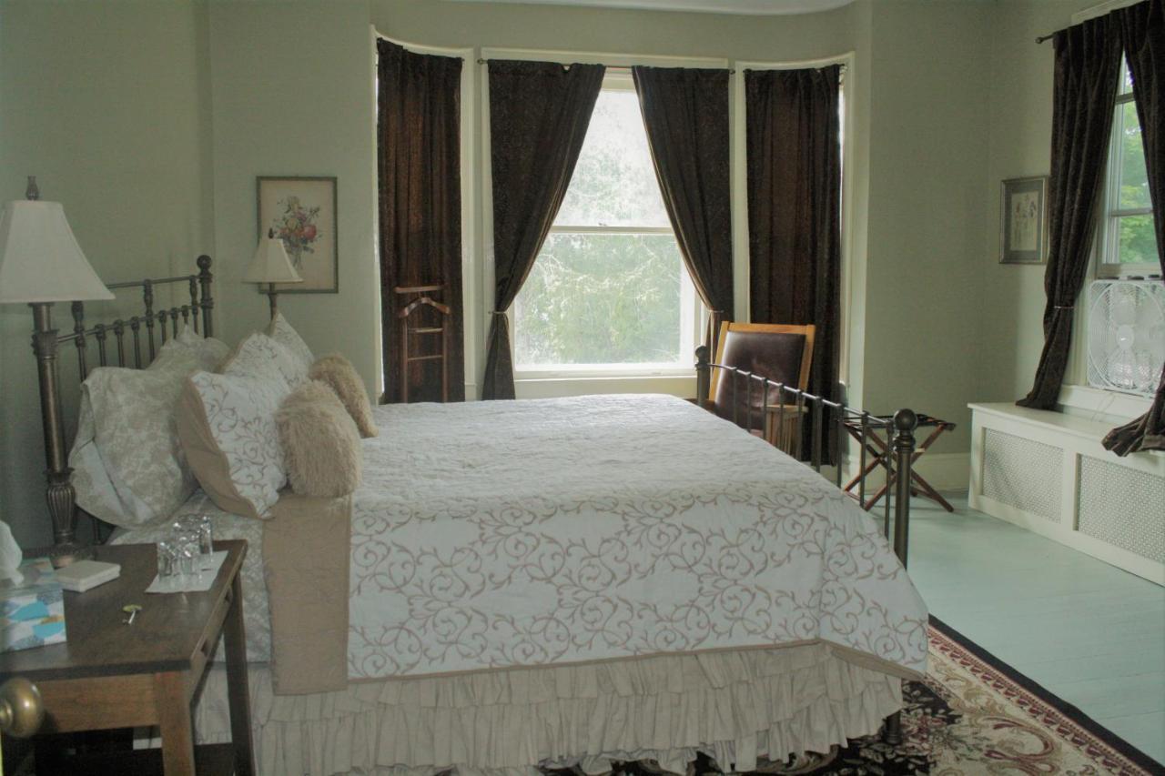 Franklin Manor Bed And Breakfast Саранак Лейк Екстериор снимка