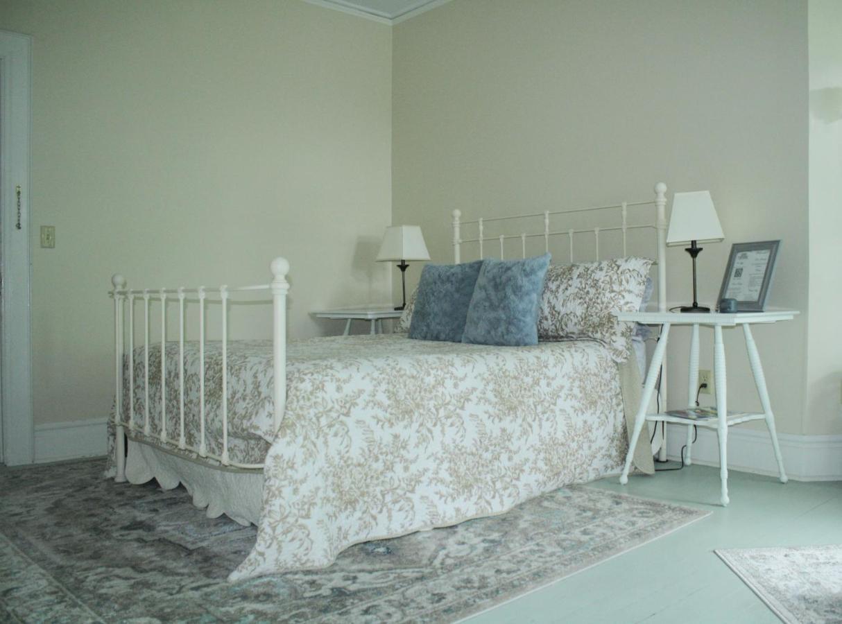Franklin Manor Bed And Breakfast Саранак Лейк Екстериор снимка