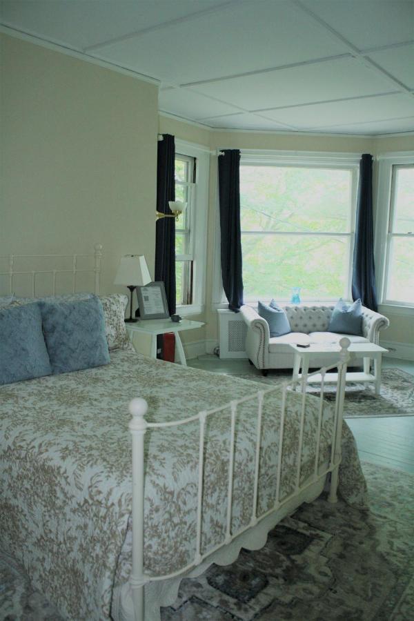 Franklin Manor Bed And Breakfast Саранак Лейк Екстериор снимка