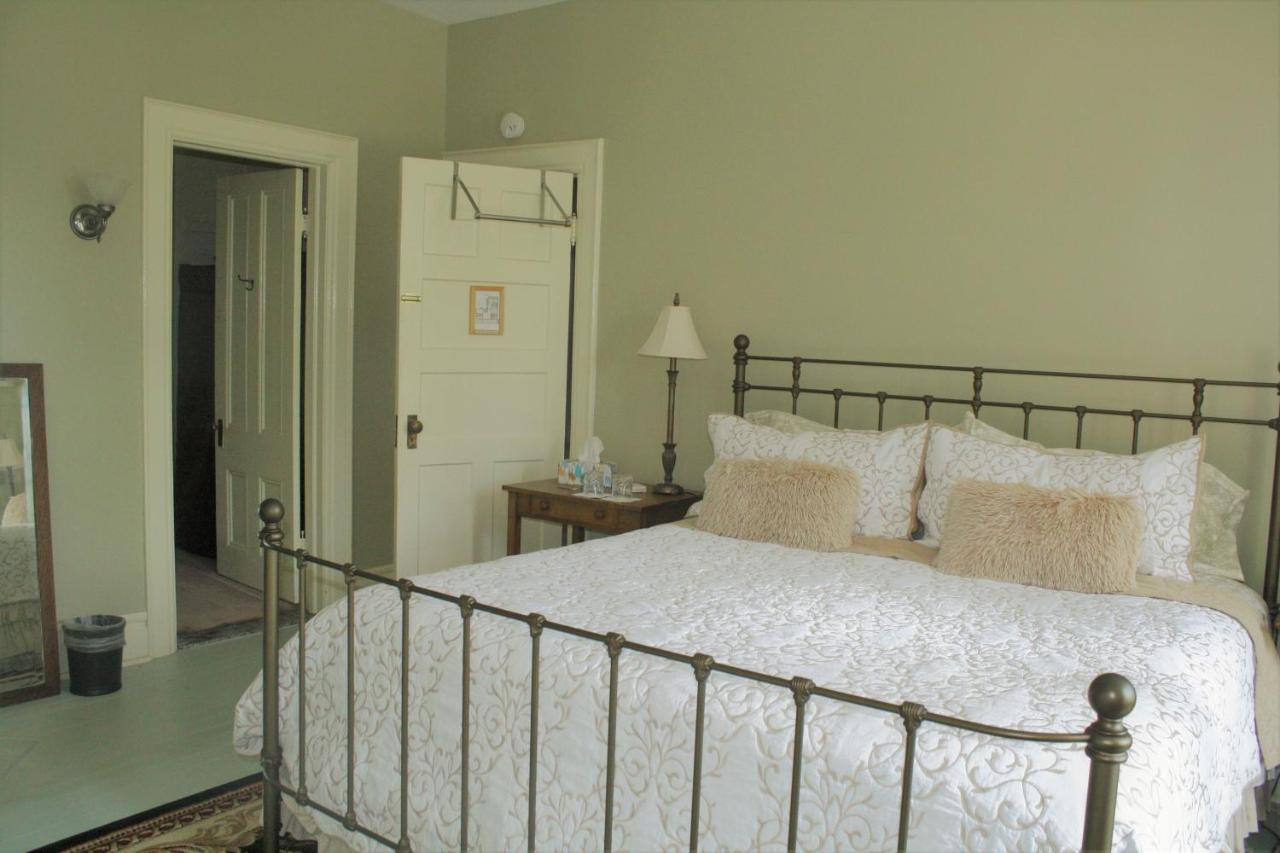 Franklin Manor Bed And Breakfast Саранак Лейк Екстериор снимка