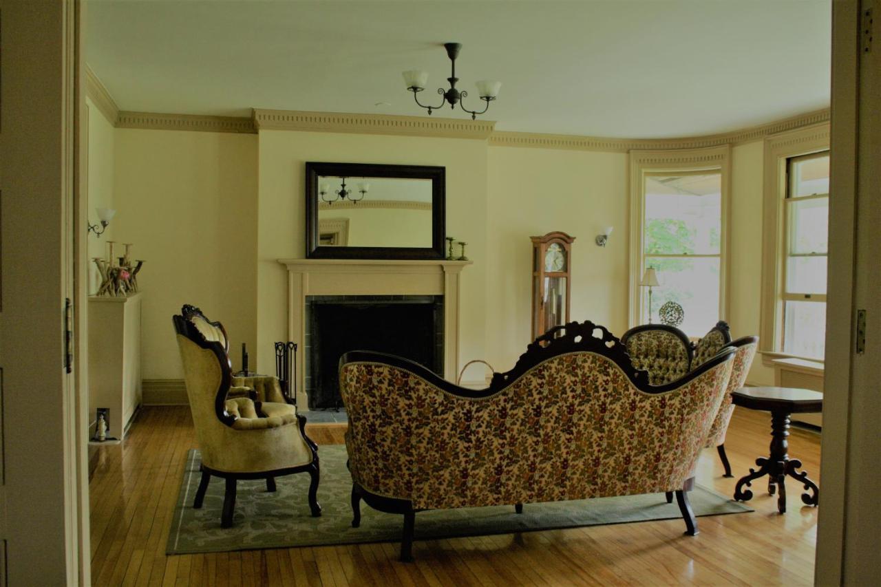 Franklin Manor Bed And Breakfast Саранак Лейк Екстериор снимка